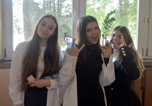 Uczennice z klasy 8a: Amelia, Ola i Wiktoria.