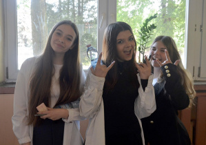 Uczennice z klasy 8a: Amelia, Ola i Wiktoria.