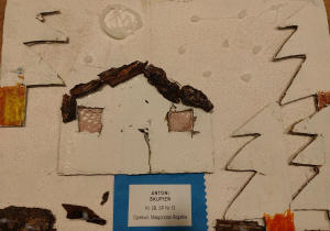 Praca plastyczna wykonana z różnych materiałów w konkursie „Pejzaż zimowy”.