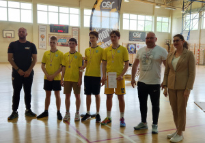 Drużyna SP13 z trenerem panem Sebastainem Grzelczykiem w składzie: Daniel. Krzysztof, Julian i Erwin