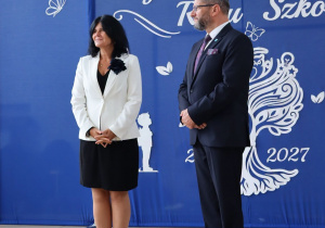 Prezydent Pabianic Grzegorz Mackiewicz oraz wiceprezydent Aleksandra Jarmakowska-Jasiczek podczas Miejskiego Rozpoczęcia Roku Szkolnego 2026/2027 w Szkole Podstawowej nr 13.