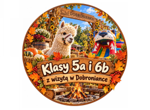 Okrągłe logo wydarzenia „Klasy 5a i 6b z wizytą w Dobroniance” z jesiennymi dyniami, alpaką, dmuchańcem, ogniskiem i motywami wspólnej zabawy.
